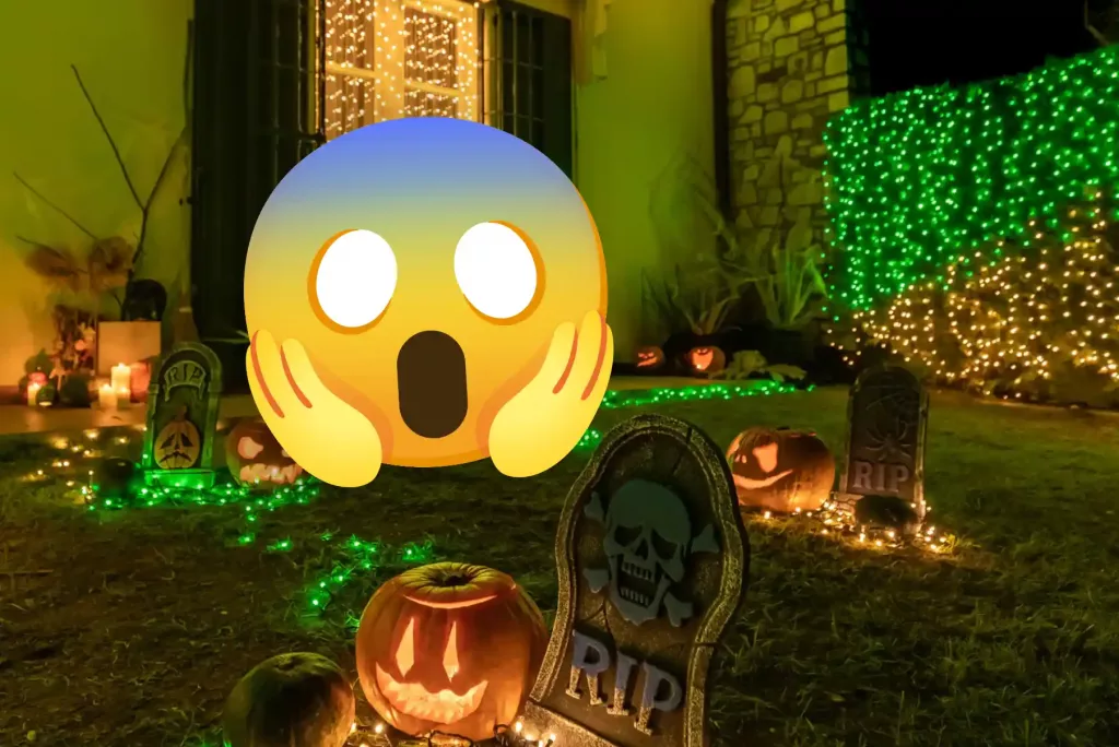 maison connectée décorée Halloween avec lumières intelligentes